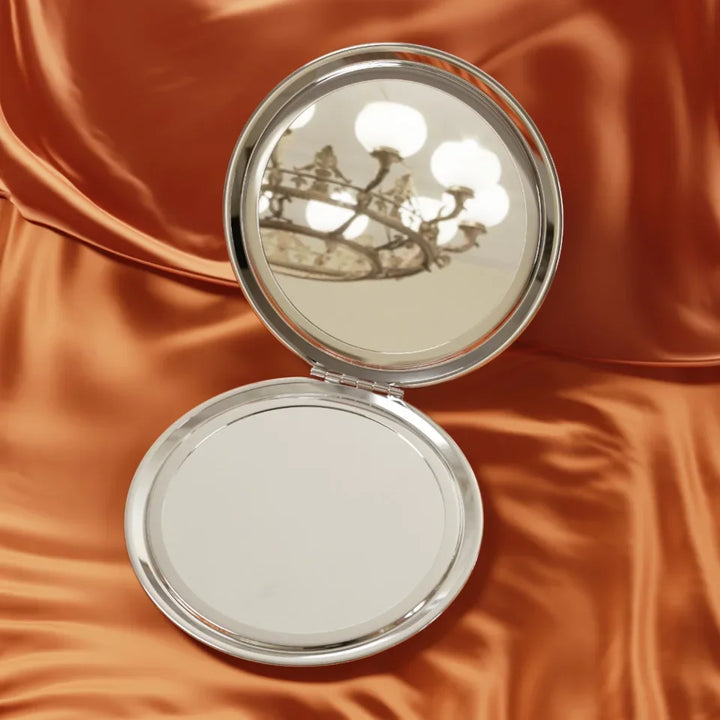 Compact Travel Mirror Context 1