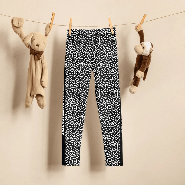 05_kids_leggings_lifestyle_2_stitches_base